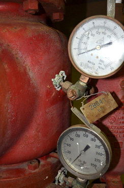 原発写真5 さびでぼろぼろになったバルブの取っ手