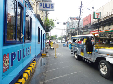 しばしば窃盗事件の舞台になる首都圏マニラ市エルミタ地区=28日午前11時ごろ写す