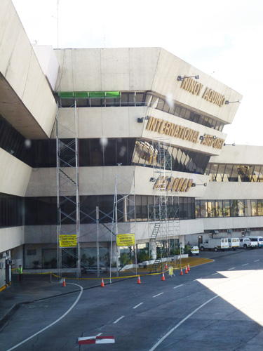 冷房が効かなくなり、利用客から苦情が殺到しているマニラ空港第1ターミナル