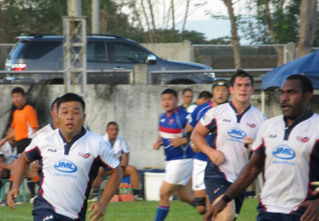 韓国戦に出場し、初の快挙を成し遂げた関口正行さん(左)=提供写真
