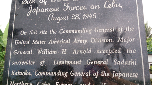 誤記が見つかった米軍慰霊碑=セブ州の在留邦人提供
