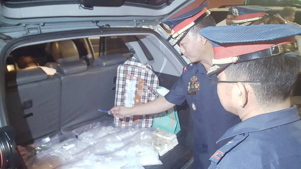 中国人から押収された覚せい剤15キロ=国家警察提供