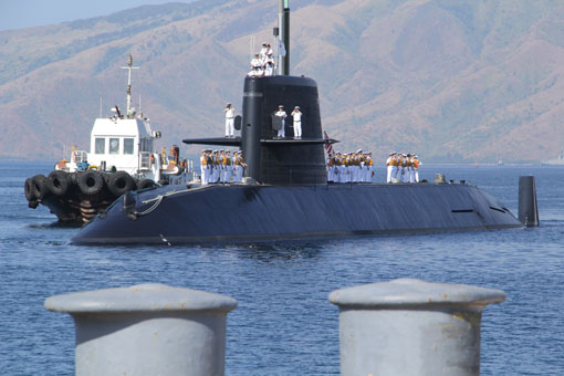スービック港に寄港した潜水艦「おやしお」=比海軍提供