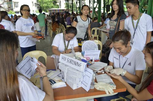 世界人口デーのイベントでは医療や避妊に関する行政サービス活用が促された=11日午前10時頃、首都圏ケソン市コモンウェルスで伊藤明日香撮影