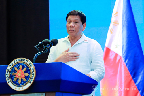 演説を行うドゥテルテ大統領=大統領府提供