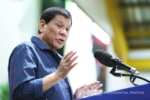 労働雇用省の記念式典で演説するドゥテルテ大統領=大統領府提供