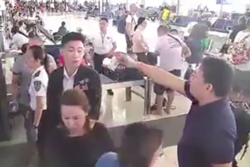 マニラ空港の防犯カメラに映る事件当時のベルティス議員