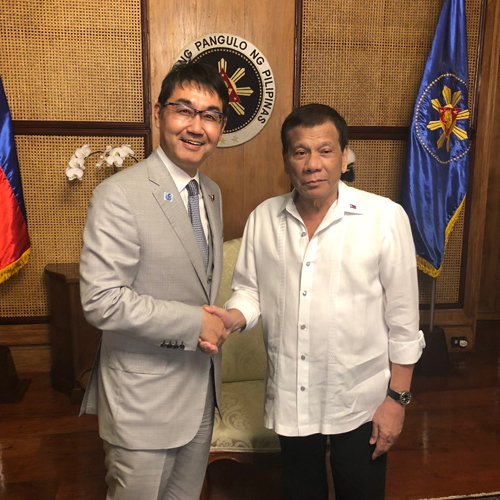 ドゥテルテ大統領と会談した河井克行衆議院議員=河井議員提供