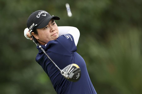 ゲインブリッジLPGAの第2ラウンド、ティーショットを放つ笹生優花=28日、フロリダ州ボカラトン(AFP時事)