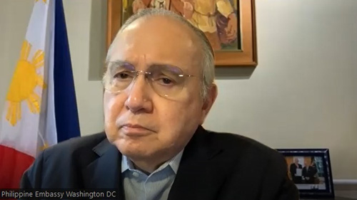 オンライン会見するロムアルデス駐米比大使=15日