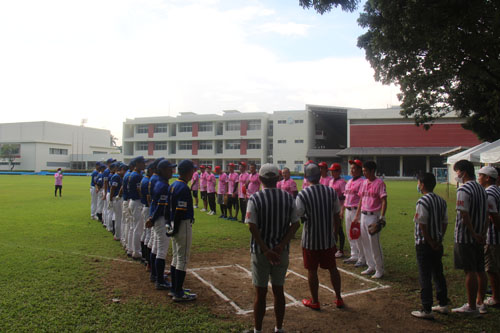 マニラ日本人会主催のソフトボール大会準決勝が開幕=23日午前9時ごろ、沼田康平撮影