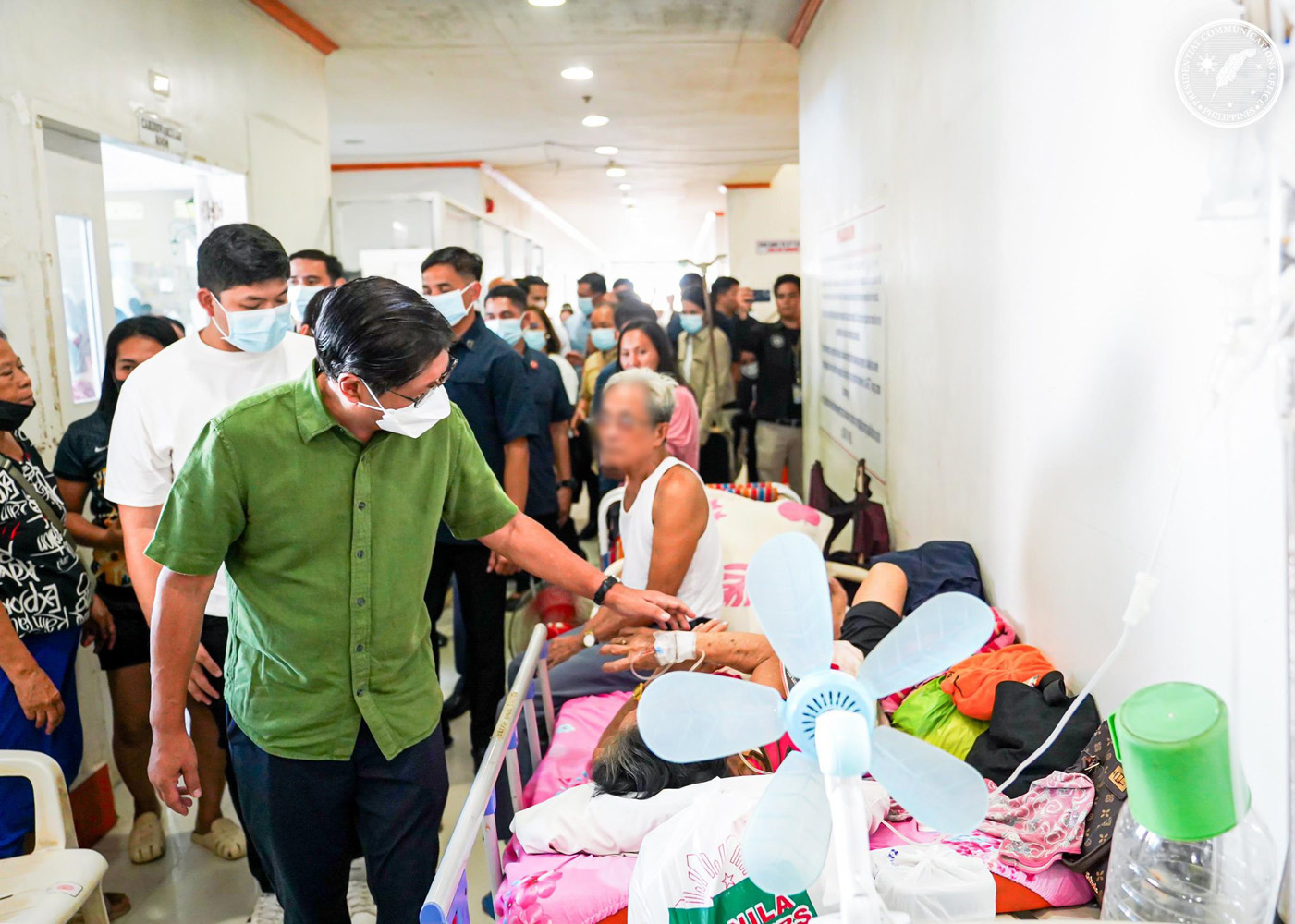 マスバテ州立病院を視察するマルコス大統領=1日、大統領府広報班プレスリリースより