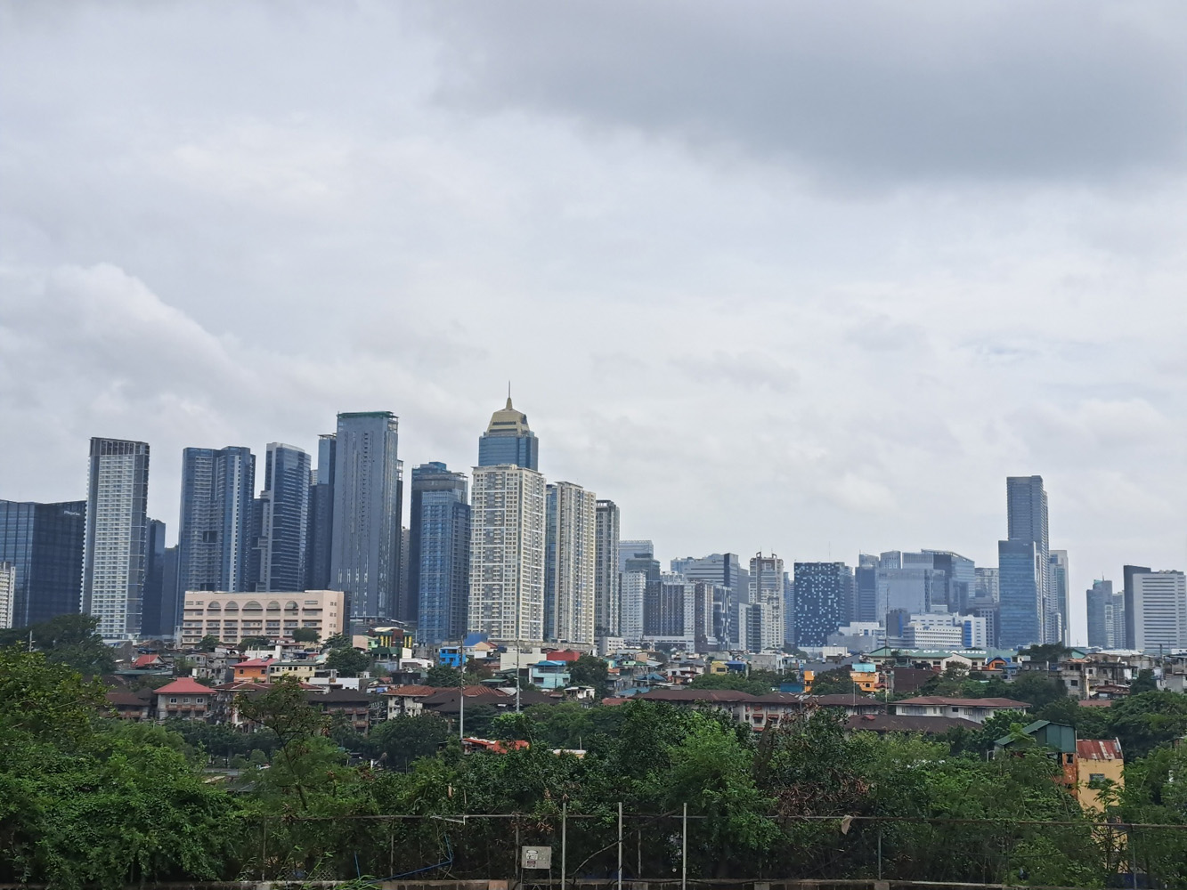 首都圏タギッグ市ボニファシオグローバルシティの遠景