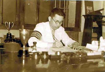 所長時代に修士号、博士号を相次いで取得した学究肌のアルフレド・ブニエ元モンテンルパ刑務所長=イグナシオ・ブニエ中央銀行金融政策委員提供