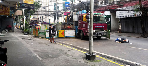 拳銃強盗に邦人男性が撃たれた現場近く=1日夕方、首都圏マニラ市エルミタで竹下友章撮影